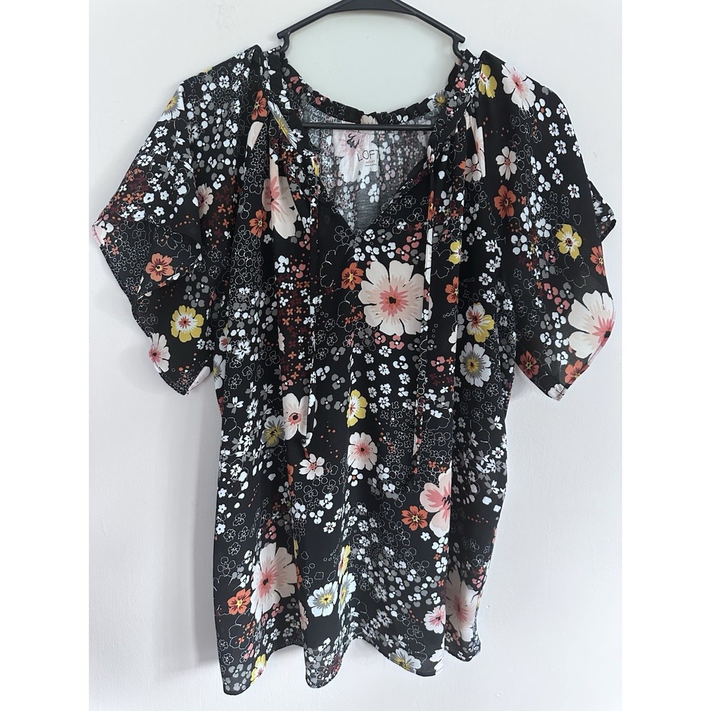 Loft Women's Black Paisley Floral Blouse Size LARGE Tunic Short Sleeve V-Neck